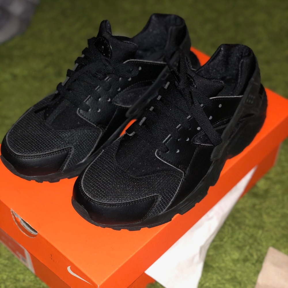 Nike Triple Black Air Huarache Size 7
